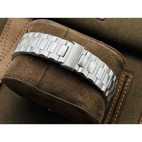 【PFF Factory2021牛年力作】V2升级版 【市场最高品质版本】百达.翡丽Patekphilippe运动系列(鹦鹉螺)5724(霸道总裁)升级版!1⃣️所有功能同正品(10字位动能显示,7字位日历和月相 4字位小秒针),和原装一样的带水平压纹图案,带荧光刻度 !2⃣️直径40毫米,904L精钢镀金,蓝宝石玻璃镜面。3⃣️5722和5724款的外钻为施华洛世奇钻,通透闪亮,气质非凡。在目前技术范畴内尽可能接近原装,此款腕表可以让您驾驭所有场合!PFF匠心之作 欢迎您的品鉴! 【PFF Factory2021牛年力作】V2升级版 【市场最高品质版本】百达.翡丽Patekphilippe运动系列(鹦鹉螺)5724(霸道总裁)升级版!1⃣️所有功能同正品(10字位动能显示,7字位日历和月相 4字位小秒针),和原装一样的带水平压纹图案,带荧光刻度 !2⃣️直径40毫米,904L精钢镀金,蓝宝石玻璃镜面。3⃣️5722和5724款的外钻为施华洛世奇钻,通透闪亮,气质非凡。在目前技术范畴内尽可能接近原装,此款腕表可以让您驾驭所有场合!PFF匠心之作 欢迎您的品鉴!