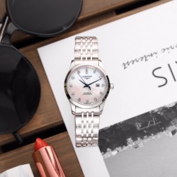 原单品质浪琴版12个 天然珍珠贝壳面  上手效果极佳✨✨Longines开创者系列⚡️⚡️赵丽颖⭕️同款型号：L2.320.4.11.6（可佩戴原装质感牛皮）⚡️⚡️这是浪琴首个所有表款均被授以瑞士天文台认证（COSC）的腕表系列。此款女表采用超薄进口西铁城6t15机芯-   原装开模直径30  蓝宝石玻璃镜面防刮效果316精钢打造与原装一样细节标准✅背透设计清晰可见机芯的律动，出席任何场合尽显优雅个性真我态度。钻石圈口璀璨夺目非你莫属！！FK独家实拍！
