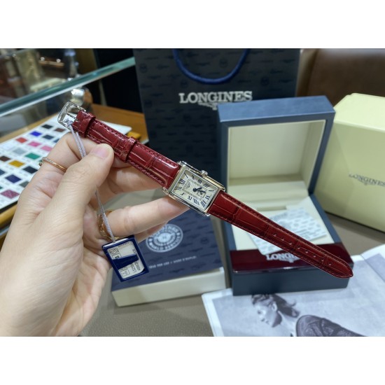 LA厂独家狠货来袭!渠道货!支持任意验货,林志玲同款!浪琴表黛绰维纳鳄鱼皮系列!20.80 X 32.00mm 石英女士腕表!正品机芯L178石英机芯!拥有低电量提醒功能!石英机芯没电了秒针会四秒一跳!这个时候就需要换电池啦!浪琴排名皇后级别的当属黛绰维纳系列女表 以意大利语中的Dolce Vita为名 寓意甜美生活 寓意意式生活邂逅现代浪漫 通过几何线条与柔美曲线塑造出现代优雅与妩媚姿态 银色表盘的雕花、以及蓝钢指针等精致细节都烘托出佩戴者纯正的优雅与贵气 ,不使用,不影响二次销售,支持退换,终身保修。 LA厂独家狠货来袭!渠道货!支持任意验货,林志玲同款!浪琴表黛绰维纳鳄鱼皮系列!20.80 X 32.00mm 石英女士腕表!正品机芯L178石英机芯!拥有低电量提醒功能!石英机芯没电了秒针会四秒一跳!这个时候就需要换电池啦!浪琴排名皇后级别的当属黛绰维纳系列女表 以意大利语中的Dolce Vita为名 寓意甜美生活 寓意意式生活邂逅现代浪漫 通过几何线条与柔美曲线塑造出现代优雅与妩媚姿态 银色表盘的雕花、以及蓝钢指针等精致细节都烘托出佩戴者纯正的优雅与贵气 ,不使用,不影响二次销售,支持退换,终身保修。