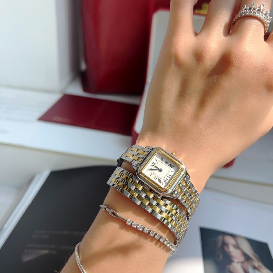 Panthre de Cartier / double chain Width 22mm.Length 30mm. Chain length 44cm卡地亚猎豹系列腕表/双圈表链宽度22mm 长度30mm 链条长度44cm瑞士进口石英机芯,316L精钢表壳表链。蓝晶石表冠,蓝宝石镜面,淬火钢蓝指针,双圈环绕链条,便捷珠宝扣。 Panthre de Cartier / double chain Width 22mm.Length 30mm. Chain length 44cm卡地亚猎豹系列腕表/双圈表链宽度22mm 长度30mm 链条长度44cm瑞士进口石英机芯,316L精钢表壳表链。蓝晶石表冠,蓝宝石镜面,淬火钢蓝指针,双圈环绕链条,便捷珠宝扣。