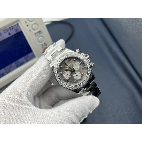 新款!ROLEX 劳力士迪通拿宇宙计型腕表116500LN系列 定制版特别款式,升级方面:1⃣️【直径】直径40MM,厚度12.2MM!接近原装厚度!2⃣️【机芯】搭载迪通拿4131自动上链机械机芯,厚度与正品保持一致,计时功能完美实现!3⃣️【材质】采用与原装一致的904L精钢,表带做工细腻完美!4⃣️【镜片】抗划损蓝宝石水晶玻璃镜面,通透性极佳! 新款!ROLEX 劳力士迪通拿宇宙计型腕表116500LN系列 定制版特别款式,升级方面:1⃣️【直径】直径40MM,厚度12.2MM!接近原装厚度!2⃣️【机芯】搭载迪通拿4131自动上链机械机芯,厚度与正品保持一致,计时功能完美实现!3⃣️【材质】采用与原装一致的904L精钢,表带做工细腻完美!4⃣️【镜片】抗划损蓝宝石水晶玻璃镜面,通透性极佳!
