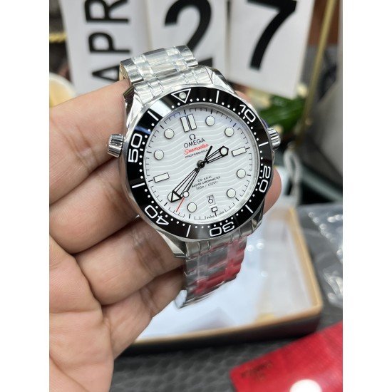 OMEGA 欧米茄 海马300m系列腕表！316精钢材质打造！专用8800机芯摆轮，42mm直径！超强双色夜光针！