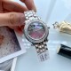 萧邦 Chopard Happy Diamonds 走珠系列腕表。巧妙运用其经典元素,发挥传奇般的大胆创意,展现浓厚的现代气息。天然珍珠贝母表盘搭配罗马、条钉刻度,采用双层玻璃镜面使钻石在表盘悬空游走,进口石英机芯,气质优雅之选,让你举手投足间优雅从容。尺寸32mm*35mm*10mm️ 萧邦 Chopard Happy Diamonds 走珠系列腕表。巧妙运用其经典元素,发挥传奇般的大胆创意,展现浓厚的现代气息。天然珍珠贝母表盘搭配罗马、条钉刻度,采用双层玻璃镜面使钻石在表盘悬空游走,进口石英机芯,气质优雅之选,让你举手投足间优雅从容。尺寸32mm*35mm*10mm️
