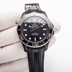 OMEGA 欧米茄 墨黑陶瓷系列300米潜水腕表全网独家品质。【机芯】搭载以全新进口8800全自动机械机芯！【玻璃】高清双卜蓝宝石玻璃【陶瓷圈】采用进口陶瓷圈搭配12点蓝宝石月光珠(美观/高级)【指针】Super-LumiNova夜光涂层，蓝绿双色夜光，分针绿色夜光显示配合表圈绿色夜光点用于潜水氧气倒计时【陀片】对应原版8806金属陀片【字面】对应专柜海马300瓷面工艺（视觉效果秒杀普通油压）【表壳】采用316L精钢表壳，搭载同级唯一陶瓷原装单向旋转计时圈口。表壳侧面泄压阀跟原装一致。表径42mm！