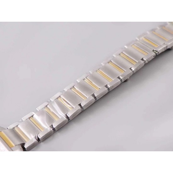 实拍 8848F出品卡地亚法国坦克!瑞士石英机芯,尺寸~25.35*20.3mm,其他的就不作多介绍了,均可官网查阅,下面我来讲讲它的迷人之处,坦克腕表家族中女性最喜欢的一个系列。首先正像坦克与履带的不可分离,法国坦克腕表的履带式表链不仅像一款简练的手镯将金属的光泽绽放无余,也更好的融合了坦克系列棱角分明、锐利的表壳边缘,二者的结合不仅使表款风格上有个完整的统一性,更是对坦克腕表系列的自由精神的完美诠释,因此法国坦克可谓是卡地亚坦克腕表系列之中的经典之作!保卡、吊牌、表带膜和外包装都有贴标型号!下手要快! 实拍 8848F出品卡地亚法国坦克!瑞士石英机芯,尺寸~25.35*20.3mm,其他的就不作多介绍了,均可官网查阅,下面我来讲讲它的迷人之处,坦克腕表家族中女性最喜欢的一个系列。首先正像坦克与履带的不可分离,法国坦克腕表的履带式表链不仅像一款简练的手镯将金属的光泽绽放无余,也更好的融合了坦克系列棱角分明、锐利的表壳边缘,二者的结合不仅使表款风格上有个完整的统一性,更是对坦克腕表系列的自由精神的完美诠释,因此法国坦克可谓是卡地亚坦克腕表系列之中的经典之作!保卡、吊牌、表带膜和外包装都有贴标型号!下手要快!