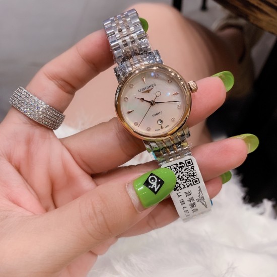 爆款浪琴女表316精钢表带 进口石英机芯（精准）耐磨蓝光玻璃。尺寸：女直径30mm厚10mm