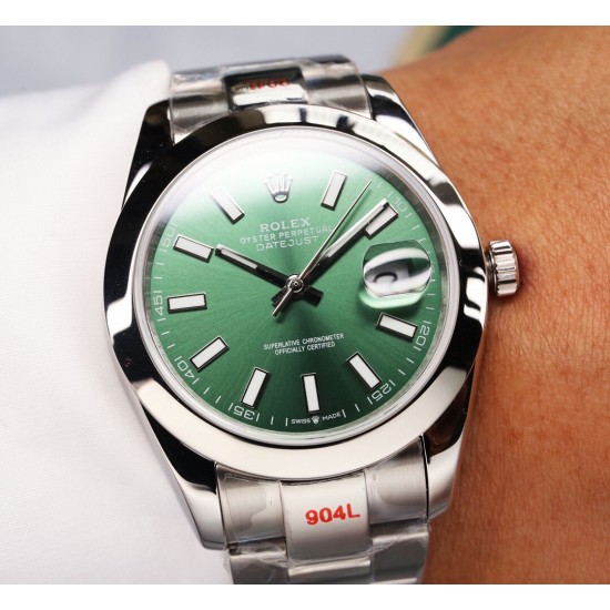 ROLEX 劳力士 蚝式恒动日志型41mm系列腕表,直径41mm,经典的蚝式表壳搭配三角坑纹外圈,把头采用旋入式设计,抗刮损蓝水晶玻璃,防反光凸透式放大(2.5倍)日历窗,隐蔽式摺叠皇冠带扣,矜持有度秀而不媚 恒久优雅! ROLEX 劳力士 蚝式恒动日志型41mm系列腕表,直径41mm,经典的蚝式表壳搭配三角坑纹外圈,把头采用旋入式设计,抗刮损蓝水晶玻璃,防反光凸透式放大(2.5倍)日历窗,隐蔽式摺叠皇冠带扣,矜持有度秀而不媚 恒久优雅!