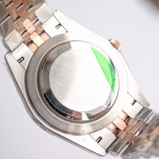 ROLEX 劳力士 蚝式恒动日志型41mm系列腕表,直径41mm,经典的蚝式表壳搭配三角坑纹外圈,把头采用旋入式设计,抗刮损蓝水晶玻璃,防反光凸透式放大(2.5倍)日历窗,隐蔽式摺叠皇冠带扣,矜持有度秀而不媚 恒久优雅! ROLEX 劳力士 蚝式恒动日志型41mm系列腕表,直径41mm,经典的蚝式表壳搭配三角坑纹外圈,把头采用旋入式设计,抗刮损蓝水晶玻璃,防反光凸透式放大(2.5倍)日历窗,隐蔽式摺叠皇冠带扣,矜持有度秀而不媚 恒久优雅!