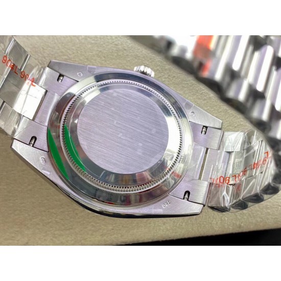ROLEX 劳力士 星期日志型!1⃣️ 蓝宝石镜面,日历2.5倍放大镜,效果同步原版。2⃣️蚝式表壳结构,一体中层表壳,旋入式底盖及上链表冠。3⃣️结构尺寸厚度同步原装,直径40mm4⃣️搭载2836自动上链机芯,快调瞬跳星期日历、做到调时、厚度、结构同步原版。 ROLEX 劳力士 星期日志型!1⃣️ 蓝宝石镜面,日历2.5倍放大镜,效果同步原版。2⃣️蚝式表壳结构,一体中层表壳,旋入式底盖及上链表冠。3⃣️结构尺寸厚度同步原装,直径40mm4⃣️搭载2836自动上链机芯,快调瞬跳星期日历、做到调时、厚度、结构同步原版。