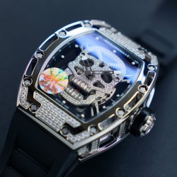 理查德米勒 RICHARD MILLE 最新升級特别版  抛光亮壳 让你体验最亮鬼头 带出最经典的RM052鬼头经典传奇 永不落后  镂空骷髅头腕表．骷髅头轮廓突出，造型霸气不羁，具有震撼人心的魅力。搭配艳耀色彩的真皮轻便表带，更拉风，更前卫。缤纷盛夏，换上短袖T恤的你，腕间搭上鲜艳的表款，是不是很吸睛?尺寸43x50mm ⚠️请认准独家品质