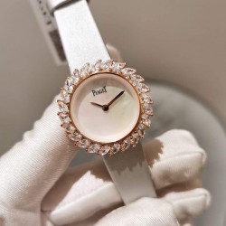 伯爵-PIAGET 全新高级珠宝系列，18K白金.玫瑰金，镶饰24颗马眼型切割美钻（约3.84克拉）是高级珠宝制作的一大挑战；钻石散发的耀眼光芒，皮带采用轻柔的缎面材质，与钻石造型形成优雅对比。原装尺寸31X7.8mm.
