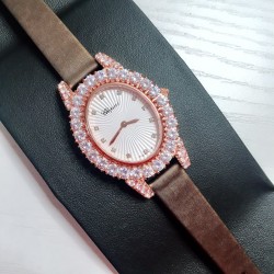 ❤️实拍 萧邦新款 LHEURE DU DIAMANT MEDIUM OVAL 此款LHeure du Diamant 椭圆形切割雕纹镶钻表盘 环以点缀钻石的表圈 优雅气韵 时尚风格和萧邦精湛的手工艺尽显无遗 光华耀目