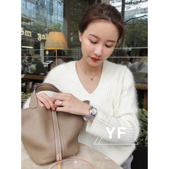 实拍《YF》萧邦(五钻小号无日历)HAPPY DIAMONDS 七彩圣诞主题 符合接下来圣诞跨年的气氛 每一颗钻石都是最好的礼物 心向自由 与快乐不期而遇。 实拍《YF》萧邦(五钻小号无日历)HAPPY DIAMONDS 七彩圣诞主题 符合接下来圣诞跨年的气氛 每一颗钻石都是最好的礼物 心向自由 与快乐不期而遇。