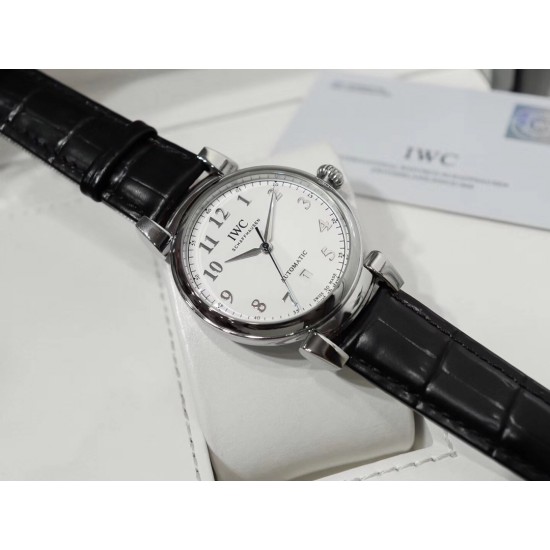 IWC万国 系列:150周年达文西系列1:1原装高端复刻 尺寸:40mm【表壳】每一个浑圆型的表壳都经过制表师专心致志的打磨,可移动式表耳使表带更加贴合手腕。两者配合使腕表产生独特的复古魅力。【机芯】采用优雅纤薄!!的海鸥独家定制自动上弦机芯,具备逆时针调试日历的功能(吻合正品)我们精心制作出万国表独特的外观魅力,更是追求复刻其内在的灵魂。 IWC万国 系列:150周年达文西系列1:1原装高端复刻 尺寸:40mm【表壳】每一个浑圆型的表壳都经过制表师专心致志的打磨,可移动式表耳使表带更加贴合手腕。两者配合使腕表产生独特的复古魅力。【机芯】采用优雅纤薄!!的海鸥独家定制自动上弦机芯,具备逆时针调试日历的功能(吻合正品)我们精心制作出万国表独特的外观魅力,更是追求复刻其内在的灵魂。