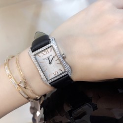 实拍 PATEK PHILIPPE百达翡丽系列 女士腕表（白金表壳搭配沙丁布带，表圈镶嵌天然锆石，蓝宝石玻璃，搭载瑞士石英机芯，尺寸30*34*7毫米）