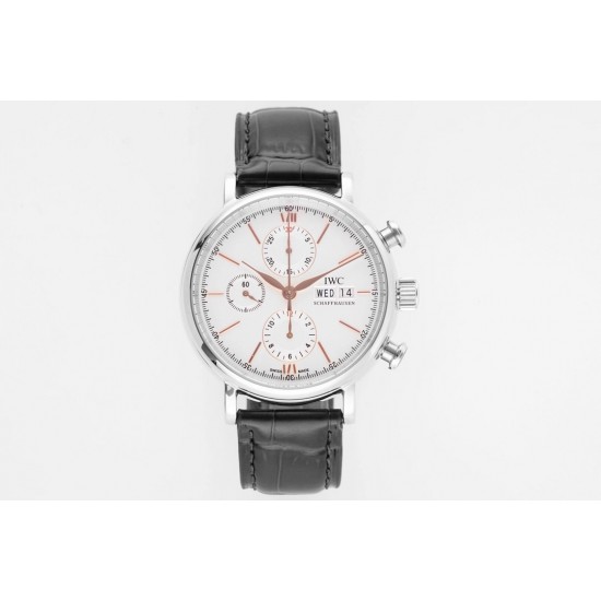 TW倾情演绎【IWC万国波涛菲诺计时腕表】腕表尺寸42mmX13.5mm。完美同步正品,表壳以精钢材质打造,通过细致的抛光打磨之后呈现出细腻光泽,表耳弧度自然,与表壳完美融合,线条流畅,光泽闪耀。腕表内部搭载7750改原装Cal.79320自动机械机芯,实现所有功能与原装一致,密底设计,周年纪念徽标镌刻表底,采用意大利小牛皮搭配针扣,简单配戴,上手效果极佳!TW出品IWC波涛计时,生动诠释柏涛菲诺永不落幕的经典,欢迎各路表友品鉴 TW倾情演绎【IWC万国波涛菲诺计时腕表】腕表尺寸42mmX13.5mm。完美同步正品,表壳以精钢材质打造,通过细致的抛光打磨之后呈现出细腻光泽,表耳弧度自然,与表壳完美融合,线条流畅,光泽闪耀。腕表内部搭载7750改原装Cal.79320自动机械机芯,实现所有功能与原装一致,密底设计,周年纪念徽标镌刻表底,采用意大利小牛皮搭配针扣,简单配戴,上手效果极佳!TW出品IWC波涛计时,生动诠释柏涛菲诺永不落幕的经典,欢迎各路表友品鉴