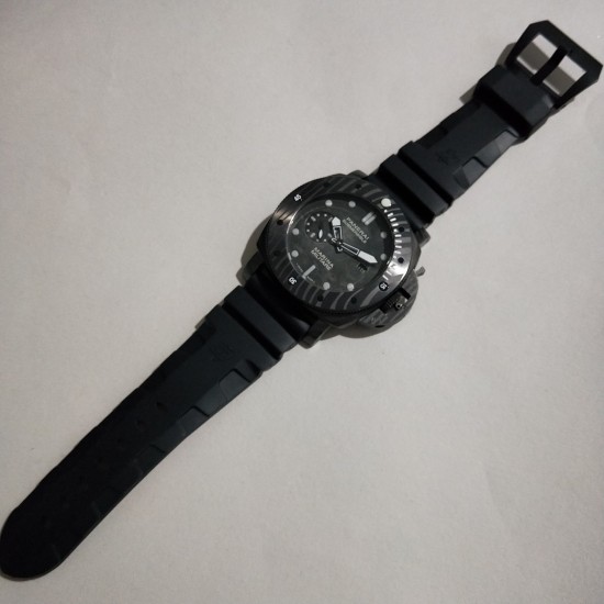 沛纳海新款,SUBMERSIBLE 潜行系列,型号PAM0979,直径47mm,厚度15mm,仿carbotech碳纤维复合材质钢壳,矿物质强化玻璃,单向旋转表圈,舒适硅胶带,装配全自动机芯。至臻精品,尽显男士魅力!欢迎转载 沛纳海新款,SUBMERSIBLE 潜行系列,型号PAM0979,直径47mm,厚度15mm,仿carbotech碳纤维复合材质钢壳,矿物质强化玻璃,单向旋转表圈,舒适硅胶带,装配全自动机芯。至臻精品,尽显男士魅力!欢迎转载
