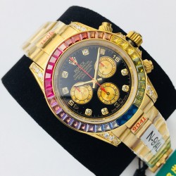 DR Factory诚意之作 V3升级版 市场最高版本 劳.力士Rolex全新彩虹圈迪通拿Daytona！升级细节：1:升级圈口角度与宝石大小颜色，缎纹字面更加富有光泽，能与原装保持一致！2:904L钢带，表壳按键防滑齿纹更加明显立体！3:劳力士彩虹圈迪通拿是ROLEX爱好者的首选，搭载7750机芯，奢华副本DAYTONA的最新首选，是土豪最佳选择！DR Factory为您呈现您想要的一切！DR品质 追求完美 不断超越！（附送专用拆表工具一套+专用手表收纳盒一个+时尚运动手环一条）