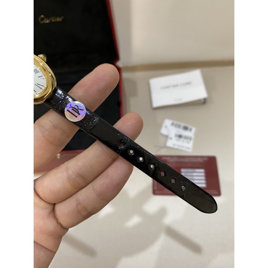 鳄鱼皮版本DR工厂 卡地亚浴缸 全网独家首发❗️Baignoire浴缸系列腕表,典雅欧风浴缸形状,完美演绎卡地亚的经典美学,涌现腕表设计的焕新力量卡家又一经典之作浴缸系列。实物拿到手的时候大吃一惊,颜值高 !椭圆外型的感觉正是典雅欧风浴缸形状,这也太好看了吧!Baignoire浴缸系列腕表,小号表款,石英机芯。镶嵌一颗凸圆形蓝宝石。镀银表盘,剑形蓝钢指针,蓝宝石水晶镜面。灰褐色鳄鱼皮表带。表壳尺寸:32x26毫米厚度:8毫米防水深度3巴(约30米)生活防水。 鳄鱼皮版本DR工厂 卡地亚浴缸 全网独家首发❗️Baignoire浴缸系列腕表,典雅欧风浴缸形状,完美演绎卡地亚的经典美学,涌现腕表设计的焕新力量卡家又一经典之作浴缸系列。实物拿到手的时候大吃一惊,颜值高 !椭圆外型的感觉正是典雅欧风浴缸形状,这也太好看了吧!Baignoire浴缸系列腕表,小号表款,石英机芯。镶嵌一颗凸圆形蓝宝石。镀银表盘,剑形蓝钢指针,蓝宝石水晶镜面。灰褐色鳄鱼皮表带。表壳尺寸:32x26毫米厚度:8毫米防水深度3巴(约30米)生活防水。
