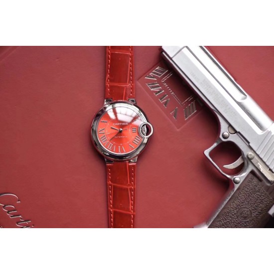 V6出品 CARTIER卡地亚蓝气球系列WSBB0022腕表,蓝气球系列,新款,中国红,尺寸:33*11毫米,悦目的红色,既象征爱情的热烈,也传达团圆的喜悦。浓情蜜意,化作红色鳄鱼皮表带,在爱人的腕间缠绕;凸圆形尖晶石镶嵌在凹槽式表冠,优雅而静谧;红色阳光射线纹饰表盘流光溢彩,如绚烂的红玫瑰,见证幸福与喜悦的时刻;剑形银色指针精准地记录下永恒的挚爱宣言,触动爱的心跳。此次一次性发售的卡地亚“中国红”蓝气球腕表,将为2020新年带来鸿运好彩头。 V6出品 CARTIER卡地亚蓝气球系列WSBB0022腕表,蓝气球系列,新款,中国红,尺寸:33*11毫米,悦目的红色,既象征爱情的热烈,也传达团圆的喜悦。浓情蜜意,化作红色鳄鱼皮表带,在爱人的腕间缠绕;凸圆形尖晶石镶嵌在凹槽式表冠,优雅而静谧;红色阳光射线纹饰表盘流光溢彩,如绚烂的红玫瑰,见证幸福与喜悦的时刻;剑形银色指针精准地记录下永恒的挚爱宣言,触动爱的心跳。此次一次性发售的卡地亚“中国红”蓝气球腕表,将为2020新年带来鸿运好彩头。
