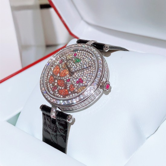 实拍 卡地亚-Cartier，狠货来袭，全真镶钻字面，瑞士石英机芯，加厚蓝宝石镜面[强]搭配美洲鳄鱼皮带[耶]尺寸35mm，超级漂亮、时尚不容错过！