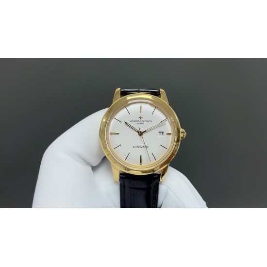 【TW 最新出品爆款推荐 】江诗丹顿Vacheron constantin 经典之美品鉴江诗.丹顿传袭系列腕表!TW制表师团队历时8个月精心设计,敢为人先,力求完美。 款式采用原装9015机芯,每小时振频28800次,零返修质量✅。TW厂独家研发壳套,独家的锅盖玻璃材质!直径40mm,超强3D立体感,超薄工艺。款式表盘上采用经典独家内影作为刻度,更显示出这款腕表的华贵气质。款式搭配意大利牛皮让手腕更贴合舒适 ⌚️江诗丹顿,你终将拥有的腕表 【TW 最新出品爆款推荐 】江诗丹顿Vacheron constantin 经典之美品鉴江诗.丹顿传袭系列腕表!TW制表师团队历时8个月精心设计,敢为人先,力求完美。 款式采用原装9015机芯,每小时振频28800次,零返修质量✅。TW厂独家研发壳套,独家的锅盖玻璃材质!直径40mm,超强3D立体感,超薄工艺。款式表盘上采用经典独家内影作为刻度,更显示出这款腕表的华贵气质。款式搭配意大利牛皮让手腕更贴合舒适 ⌚️江诗丹顿,你终将拥有的腕表