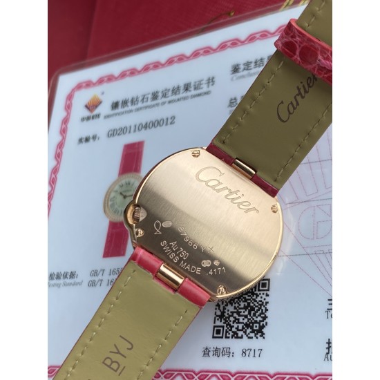 真钻真钻!独家渠道,卡地亚新款白气球系列,44颗小钻为vs南非真钻 18k真金电镀 蓝宝石水晶玻璃镜面 黑色鳄鱼皮表带更衬玫瑰金的光泽。比容易撞款的篮气球耐看多了。表盘尺寸30。不大不小的尺寸。剑形镀金指针 4点钟位置镶嵌施华洛世奇明亮式切割圆钻 有一说一 不来虚的 支持专柜对比,送礼首选,非人为损坏免费保修。 真钻真钻!独家渠道,卡地亚新款白气球系列,44颗小钻为vs南非真钻 18k真金电镀 蓝宝石水晶玻璃镜面 黑色鳄鱼皮表带更衬玫瑰金的光泽。比容易撞款的篮气球耐看多了。表盘尺寸30。不大不小的尺寸。剑形镀金指针 4点钟位置镶嵌施华洛世奇明亮式切割圆钻 有一说一 不来虚的 支持专柜对比,送礼首选,非人为损坏免费保修。