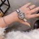 卡地亚 CARTIER 蓝气球满钻系列腕表。316L精钢材质,伦敦时尚风格、日月星辰大框显示,星空运转、时间流淌 特殊工艺切割方钻镶嵌圈口、个性完美,搭载进口石英机芯、走时精准,进口高亮漆牛皮带配原装折叠扣。完美演绎。尺寸36mm*8mm。 卡地亚 CARTIER 蓝气球满钻系列腕表。316L精钢材质,伦敦时尚风格、日月星辰大框显示,星空运转、时间流淌 特殊工艺切割方钻镶嵌圈口、个性完美,搭载进口石英机芯、走时精准,进口高亮漆牛皮带配原装折叠扣。完美演绎。尺寸36mm*8mm。