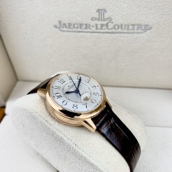 JAEGER-LECOULTRE积家女款RENDEZ-VOUS约会系列。尺寸：29mm搭载日本进口全自动机械机芯  正品版本机芯主版  功能：日夜星晨、时分秒显示功能 ，展现出昼的灿烂与夜的浪漫(刚刚的相遇，[玫瑰]刚刚的缘分，[爱心]刚刚的时间，愿幸福快乐与您相伴)