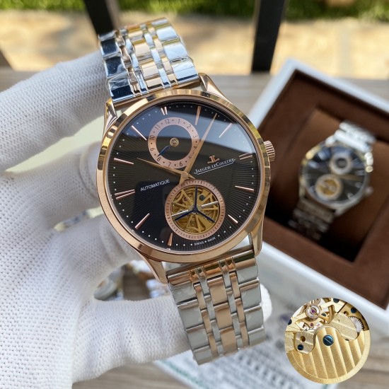 积家 Jaeger Lecoultre 精品男士腕表,多功能设计,技艺精湛,独具匠心,尊贵大气,绅士风范。采用全自动机械机芯,顶级316精钢表壳,进口小牛皮表带,矿物质超强镜面,尺寸43*13 积家 Jaeger Lecoultre 精品男士腕表,多功能设计,技艺精湛,独具匠心,尊贵大气,绅士风范。采用全自动机械机芯,顶级316精钢表壳,进口小牛皮表带,矿物质超强镜面,尺寸43*13