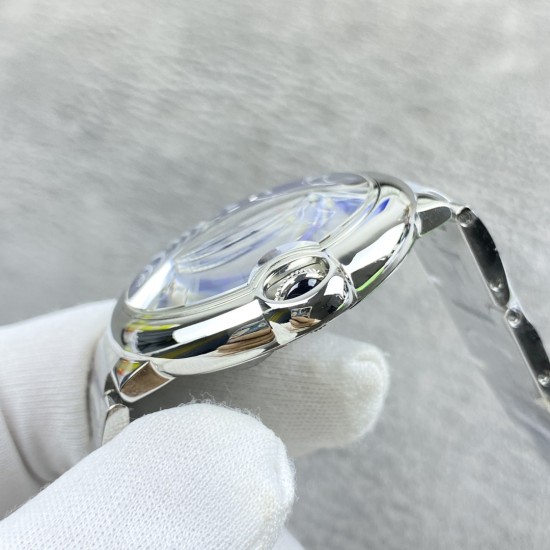 (严选)卡地亚蓝气球 CARTIER BallonBleu全新快拆版本,专柜同步!40mm直径!客户定制的瑞士eta2824机芯,重金打造新款钢带,最新版本!亮点1️⃣钢带皮带不采用任何工具徒手️一健拆卸.机芯摆频每小时28800次,动力持久,走时更加抗震防磁,精准稳定,亮点2⃣️把头居中,手感顺滑。用紫外线照射把头宝石会变红色,和原装一致,五层鱼眼蓝宝石玻璃,淬火烧钢蓝时分秒针,亮点3⃣️40MM厚度与原装基本保持一致。表壳每个部件都采用CNC雕刻而成,工艺细腻光滑。ch 厂出品,出货实拍 (严选)卡地亚蓝气球 CARTIER BallonBleu全新快拆版本,专柜同步!40mm直径!客户定制的瑞士eta2824机芯,重金打造新款钢带,最新版本!亮点1️⃣钢带皮带不采用任何工具徒手️一健拆卸.机芯摆频每小时28800次,动力持久,走时更加抗震防磁,精准稳定,亮点2⃣️把头居中,手感顺滑。用紫外线照射把头宝石会变红色,和原装一致,五层鱼眼蓝宝石玻璃,淬火烧钢蓝时分秒针,亮点3⃣️40MM厚度与原装基本保持一致。表壳每个部件都采用CNC雕刻而成,工艺细腻光滑。ch 厂出品,出货实拍