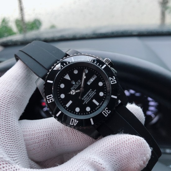 SJ出品 【品牌】劳力士--ROLEX 【类型】男士腕表 Y8【机芯】全自动机械机芯【材质】316L精钢表壳【表镜】矿物强化玻璃镜面【皮质】胶带/钢带(可选)【尺寸】直径40mm 厚度12mm【特性】潜航者系列,专门为潜水爱好者所设计的产品,时尚硬朗,个性独特 三杰精致推荐男士机械腕表 SJ为你精心挑选超真实实物图拍摄 SJ出品 【品牌】劳力士--ROLEX 【类型】男士腕表 Y8【机芯】全自动机械机芯【材质】316L精钢表壳【表镜】矿物强化玻璃镜面【皮质】胶带/钢带(可选)【尺寸】直径40mm 厚度12mm【特性】潜航者系列,专门为潜水爱好者所设计的产品,时尚硬朗,个性独特 三杰精致推荐男士机械腕表 SJ为你精心挑选超真实实物图拍摄