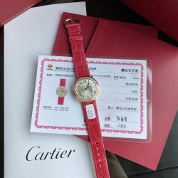 真钻真钻！独家渠道，卡地亚新款白气球系列，44颗小钻为vs南非真钻   18k真金电镀 蓝宝石水晶玻璃镜面 黑色鳄鱼皮表带更衬玫瑰金的光泽。比容易撞款的篮气球耐看多了。表盘尺寸30。不大不小的尺寸。剑形镀金指针 4点钟位置镶嵌施华洛世奇明亮式切割圆钻 有一说一 不来虚的 支持专柜对比，送礼首选，非人为损坏免费保修。
