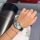 Baignoire de Cartier / oval shape / silver with diamonds Width 28mm . length 39mm 卡地亚创新与复古撞击的审美 / Baignoire腕表卡地亚浴缸系列,法式优雅的椭圆形设计搭配柔软绢丝表带,便捷式折叠表扣,略微弯曲的表壳完美贴合手腕曲线,配载瑞士石英机芯,淬火钢蓝剑形指针,耐磨损镜面,宽度28mm ,长度39mm Baignoire de Cartier / oval shape / silver with diamonds Width 28mm . length 39mm 卡地亚创新与复古撞击的审美 / Baignoire腕表卡地亚浴缸系列,法式优雅的椭圆形设计搭配柔软绢丝表带,便捷式折叠表扣,略微弯曲的表壳完美贴合手腕曲线,配载瑞士石英机芯,淬火钢蓝剑形指针,耐磨损镜面,宽度28mm ,长度39mm