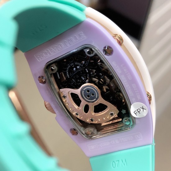 实拍 理查德米勒 RichardMille 糖果棉花糖 最新爆款 bon bon系列最稀有的作品!克服传统工艺打破模式!钟表最受尊敬的技术之一。不是所有人的嫁妆,棉花糖运动曲线和颜色,它们是诱人的。有了理查德米勒,实现了把棉花糖戴在你的手腕上!白色陶瓷加上黄粉绿搪瓷表盘,RM-07柔和的颜色创造了一个组合...甜蜜!糖果店的一次旅行,一个让人难以置信的艺术品。你会戴上它吗? 实拍 理查德米勒 RichardMille 糖果棉花糖 最新爆款 bon bon系列最稀有的作品!克服传统工艺打破模式!钟表最受尊敬的技术之一。不是所有人的嫁妆,棉花糖运动曲线和颜色,它们是诱人的。有了理查德米勒,实现了把棉花糖戴在你的手腕上!白色陶瓷加上黄粉绿搪瓷表盘,RM-07柔和的颜色创造了一个组合...甜蜜!糖果店的一次旅行,一个让人难以置信的艺术品。你会戴上它吗?