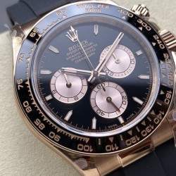 新品！ROLEX 劳力士 迪通拿4131整个系列迎来了全新的改变，具体有以下几点改变：1刻度时标变得更加纤细2计时表盘更加优雅纤细3 六点位增加皇冠标志4陶瓷圈新增金属外圈5表壳新一代表耳有更强的曲线效果6机芯升级从4130升级为41311.表盘所有颜色均与原版一致，无色差！每个时标刻度都精抛倒角打磨的基础上采用铂金电镀做到永久不退色！盘面字体清晰分明立体感十足！
