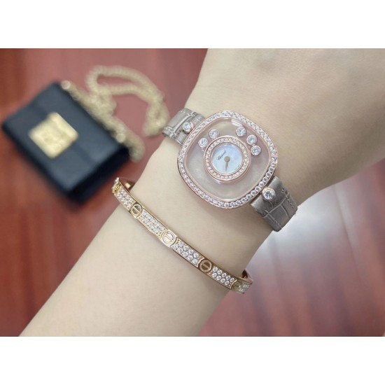 品牌：Chopard-萧邦最新款方形Happy Diamonds❤️瑞士原厂石英机芯 五颗快乐钻石在表盘自由流动  电镀18k金好货不等人哦～[机智]