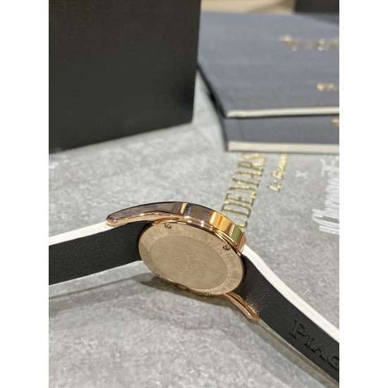 RF厂伯爵新款小号26mm。Limelight Gala系列的女性钻石手表是绝对诱惑的标志,表盘独特的6与9的造型,混合艺术,设计和珠宝,他们赞扬充满活力和大胆女性气质。在伯爵的眼里,每一位演绎人生故事的女主角,都注定拥有出众魅力!别出心裁,不断进阶超越。尺寸26mm 机芯:瑞士朗达机芯 玻璃:蓝宝石镜面 皮带:美洲鳄鱼皮 RF厂伯爵新款小号26mm。Limelight Gala系列的女性钻石手表是绝对诱惑的标志,表盘独特的6与9的造型,混合艺术,设计和珠宝,他们赞扬充满活力和大胆女性气质。在伯爵的眼里,每一位演绎人生故事的女主角,都注定拥有出众魅力!别出心裁,不断进阶超越。尺寸26mm 机芯:瑞士朗达机芯 玻璃:蓝宝石镜面 皮带:美洲鳄鱼皮