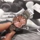 卡地亚 「 Cartier 」机芯:瑞士进口石英机芯 原装1:1复刻 、凸面弧形表壳,扭索雕纹表盘,剑形指针,在卡地亚制表世界中,Ballon Bleu 蓝气球腕表以风格细腻,格调高雅著称。 卡地亚 「 Cartier 」机芯:瑞士进口石英机芯 原装1:1复刻 、凸面弧形表壳,扭索雕纹表盘,剑形指针,在卡地亚制表世界中,Ballon Bleu 蓝气球腕表以风格细腻,格调高雅著称。