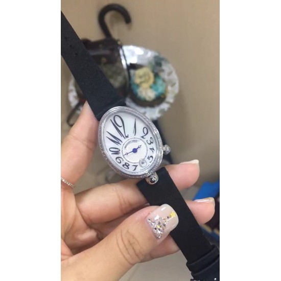 ⚠️到货啦 新版宝玑 实拍 Breguet-宝玑那不勒斯皇后系列! 史上最强最美 超薄 最新升级版本 绝对值得拥有的一款 正品一致的拉丁料绢表带 蓝宝石拱桥弧形玻璃 表盘用天然白色珍珠母贝 阿拉伯数字时符 经典的蓝钢宝玑指针 6点位设有一颗水滴形钻石 机芯是586/1自动上链机 我们一直正品完美复刻 那不勒斯皇后款 绝对的女神气质名媛款 最重要的是百搭得来不失少女心 必入款❗带上一秒变女神,各种派对,晚会,聚会,约会,发布会,让你BlingBling。 ⚠️到货啦 新版宝玑 实拍 Breguet-宝玑那不勒斯皇后系列! 史上最强最美 超薄 最新升级版本 绝对值得拥有的一款 正品一致的拉丁料绢表带 蓝宝石拱桥弧形玻璃 表盘用天然白色珍珠母贝 阿拉伯数字时符 经典的蓝钢宝玑指针 6点位设有一颗水滴形钻石 机芯是586/1自动上链机 我们一直正品完美复刻 那不勒斯皇后款 绝对的女神气质名媛款 最重要的是百搭得来不失少女心 必入款❗带上一秒变女神,各种派对,晚会,聚会,约会,发布会,让你BlingBling。