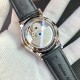 积家(Jaeger-LeCoultre)男士腕表,6字位置置设陀飞轮装置,精美的摆轮与擒纵轮不断的摆动,表盘镶贴了立体锥形的时标刻度 腕表采用42mm精钢材质! 积家(Jaeger-LeCoultre)男士腕表,6字位置置设陀飞轮装置,精美的摆轮与擒纵轮不断的摆动,表盘镶贴了立体锥形的时标刻度 腕表采用42mm精钢材质!