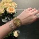 ❤️卡地亚-Cartier 创意珠宝腕表俩只勤劳小蜜蜂飞在花丛中并镶嵌在表壳上,俩只小蜜蜂更是栩栩如生!蜜蜂与花为伴、与花为善,既敬业又务实。完美的比例更彰显出精密工艺。镶嵌366颗钻体现出此腕表的高贵。让你佩戴上手更自信!表径:40mm。承载瑞士Ronda石英机芯。 ❤️卡地亚-Cartier 创意珠宝腕表俩只勤劳小蜜蜂飞在花丛中并镶嵌在表壳上,俩只小蜜蜂更是栩栩如生!蜜蜂与花为伴、与花为善,既敬业又务实。完美的比例更彰显出精密工艺。镶嵌366颗钻体现出此腕表的高贵。让你佩戴上手更自信!表径:40mm。承载瑞士Ronda石英机芯。