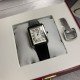 实拍【精品升级版】卡地亚超薄坦克Cartier Tank Solo系列,一款百搭 性价比又高的手表 采用瑞士石英机芯,圆珠形表冠,镶嵌一颗凸圆形合成尖晶石,镀银珠光表盘,罗马数字时标,剑形蓝钢指针,蓝宝石水晶镜面,可搭配进口鳄鱼纹牛皮表带,另有多种颜色荔枝纹原版皮为你打造个性化腕间配饰,直径:小号2431mm,中号2734mm。佩戴舒适柔软服帖,上手显得高贵又典雅,很气质很女人独家货源。「认准细节,欢迎质量对比」 实拍【精品升级版】卡地亚超薄坦克Cartier Tank Solo系列,一款百搭 性价比又高的手表 采用瑞士石英机芯,圆珠形表冠,镶嵌一颗凸圆形合成尖晶石,镀银珠光表盘,罗马数字时标,剑形蓝钢指针,蓝宝石水晶镜面,可搭配进口鳄鱼纹牛皮表带,另有多种颜色荔枝纹原版皮为你打造个性化腕间配饰,直径:小号2431mm,中号2734mm。佩戴舒适柔软服帖,上手显得高贵又典雅,很气质很女人独家货源。「认准细节,欢迎质量对比」