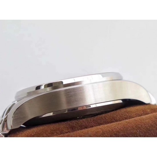 ZF出品 IWC 万国 3777飞行员计时系列,机芯同步原装,表针尾部微微弯曲,双面防眩晕蓝色镀膜。成就此非凡经典!腕表尺寸43mmX15mm! ZF出品 IWC 万国 3777飞行员计时系列,机芯同步原装,表针尾部微微弯曲,双面防眩晕蓝色镀膜。成就此非凡经典!腕表尺寸43mmX15mm!