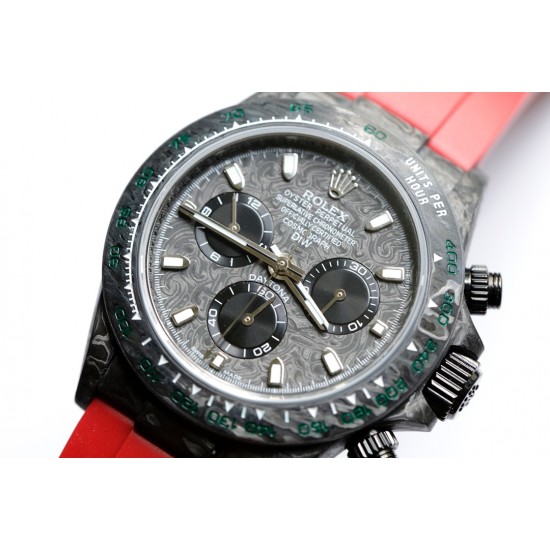劳力士Rolex Daytona全碳纤维宇宙计时迪通拿横空出世 这款获得瑞士天文台认证的首款全碳纤迪通拿搭载全自动计时7750机械机芯 均调校测试 表盘配蜗形小秒针盘 蓝宝石抗刮损水晶镜面 碳纤维字面 完美复刻 原装同步魔术贴帆布带/橡树胶带 原装扣 更加柔软舒适 方便佩戴 爱不释手的劳力士迪通拿 品不完的一劳永逸!!! 劳力士Rolex Daytona全碳纤维宇宙计时迪通拿横空出世 这款获得瑞士天文台认证的首款全碳纤迪通拿搭载全自动计时7750机械机芯 均调校测试 表盘配蜗形小秒针盘 蓝宝石抗刮损水晶镜面 碳纤维字面 完美复刻 原装同步魔术贴帆布带/橡树胶带 原装扣 更加柔软舒适 方便佩戴 爱不释手的劳力士迪通拿 品不完的一劳永逸!!!