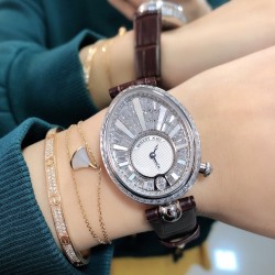 实拍 Breguet 宝玑 最新系列 满天星T钻 经典的蓝钢宝玑指针 机芯是进口自动上链机 我们一直正品完美复刻 那不勒斯皇后款 绝对的女神气质名媛款 最重要的是百搭得来不失少女心 必入款❗带上一秒变女神，各种派对，晚会，聚会，约会，发布会，让你BlingBling
