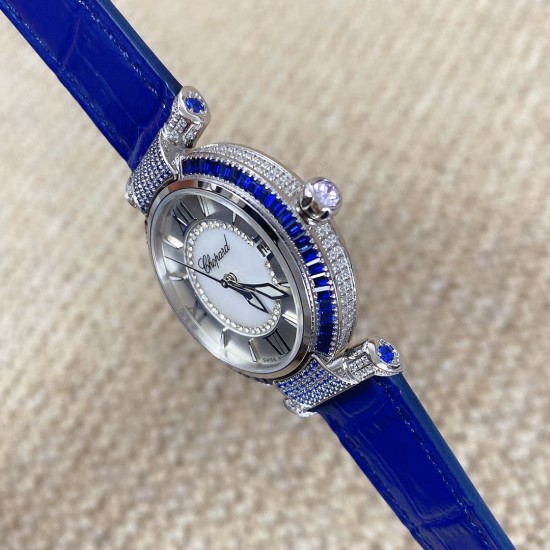 ★实拍 萧邦 CHOPARD IMPERIALE 系列腕表。独特风格带您走进一个新阶段并且成功塑造了崇尚自我表达和与众不同的生活化概念,316精钢材质,此表款全手工镶嵌施华洛世奇水晶钻,成为了美式奢侈生活风格的代表!进口石英机芯以及精细做工,佩戴贴手舒适,设计风格简约明朗。充满奢华璀璨的气息,光彩夺人、让你瞬间提升华丽的气质 ! ★实拍 萧邦 CHOPARD IMPERIALE 系列腕表。独特风格带您走进一个新阶段并且成功塑造了崇尚自我表达和与众不同的生活化概念,316精钢材质,此表款全手工镶嵌施华洛世奇水晶钻,成为了美式奢侈生活风格的代表!进口石英机芯以及精细做工,佩戴贴手舒适,设计风格简约明朗。充满奢华璀璨的气息,光彩夺人、让你瞬间提升华丽的气质 !