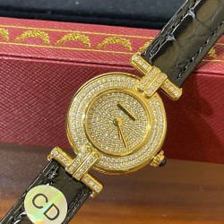 鳄鱼皮新品发布 奢华版满天星镶钻表盘卡地亚小旋风must de小金表vintage中古断货王，性价比高闭眼入。神仙颜值美绝trinity，小孩子才做选择，成年人都是all in![色]表径24mm，超薄厚度5.8mm，搭载瑞士石英机芯，罗马刻度奶油盘，简洁大两针，后镶天然美钻搭配鳄鱼皮表带更奢华超级闪。可仙可盐可甜，精致优雅上手绝美。时尚是一个经典的轮回～说不定今年的复古风，你就是走得最驾轻就熟的一个。推荐指数：⭐⭐⭐⭐⭐