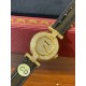 鳄鱼皮新品发布 奢华版满天星镶钻表盘卡地亚小旋风must de小金表vintage中古断货王，性价比高闭眼入。神仙颜值美绝trinity，小孩子才做选择，成年人都是all in![色]表径24mm，超薄厚度5.8mm，搭载瑞士石英机芯，罗马刻度奶油盘，简洁大两针，后镶天然美钻搭配鳄鱼皮表带更奢华超级闪。可仙可盐可甜，精致优雅上手绝美。时尚是一个经典的轮回～说不定今年的复古风，你就是走得最驾轻就熟的一个。推荐指数：⭐⭐⭐⭐⭐