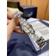《YF出品》萧邦Happy Diamonds系列在女士腕表当中非常具有标志性,这款腕表拥有36和30毫米的腕表直径,对于大部分女士来说这个尺寸刚刚好。极具标志性的表壳设计搭配银色表盘,盘面上转动的钻石是萧邦Happy Diamonds最大的亮点设计所在。腕表搭载了自动上链机芯,能够为腕表提供42个小时的动力储存。。。YF臻品(2021新鲜上市):萧邦HAPPY DIAMONDS系列274893-5003腕表(精钢-玫瑰金-白色贝壳表盘,7颗彩色活动钻石,2892-2全自动机械,36毫米) 《YF出品》萧邦Happy Diamonds系列在女士腕表当中非常具有标志性,这款腕表拥有36和30毫米的腕表直径,对于大部分女士来说这个尺寸刚刚好。极具标志性的表壳设计搭配银色表盘,盘面上转动的钻石是萧邦Happy Diamonds最大的亮点设计所在。腕表搭载了自动上链机芯,能够为腕表提供42个小时的动力储存。。。YF臻品(2021新鲜上市):萧邦HAPPY DIAMONDS系列274893-5003腕表(精钢-玫瑰金-白色贝壳表盘,7颗彩色活动钻石,2892-2全自动机械,36毫米)
